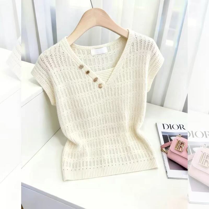 French-Style Chic Outfit: Off-White Knitted Short-Sleeve T-Shirt for Women, 2026 New Summer Model, Simple and Elegant Breathable Top