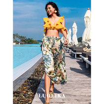  Australian net celebrity big name swimsuit female bikini three-piece sexy and thin gathered beach hot spring split swimsuit