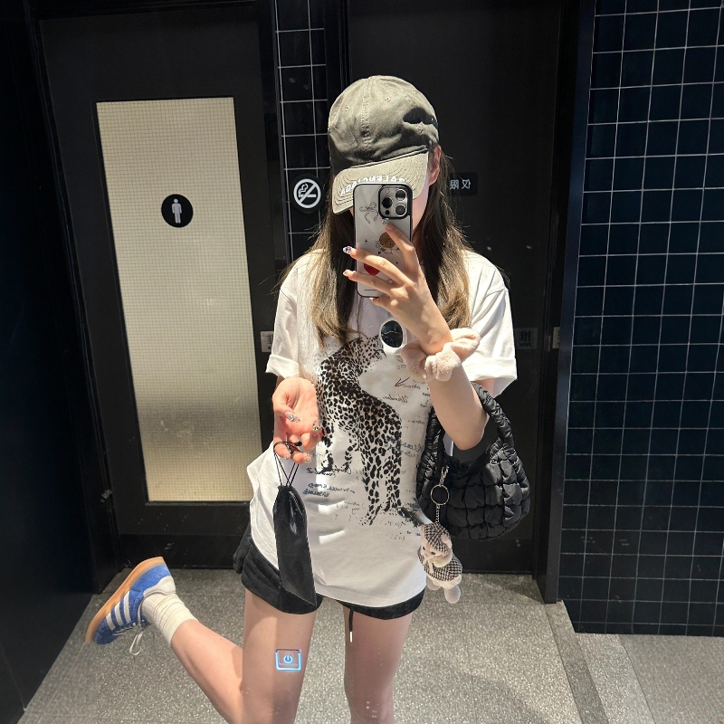 American-Style Leopard Print Pure Cotton Short-Sleeved White T-Shirt for Women, New Summer Design, Niche Korean Style, Super Nice-Looking Top American-Style Leopard Print Pure Cotton Short-Sleeved White T-Shirt for Women, New Summer Design, Niche Korean Style, Super Nice-Looking Top