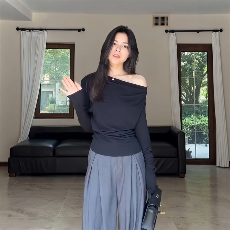 Black Long-Sleeve Off-Shoulder T-Shirt for Women, Summer 2026 New Popular Style, One-Shoulder Design, High-End Feel, Slim Fit Top Black Long-Sleeve Off-Shoulder T-Shirt for Women, Summer 2026 New Popular Style, One-Shoulder Design, High-End Feel, Slim Fit Top