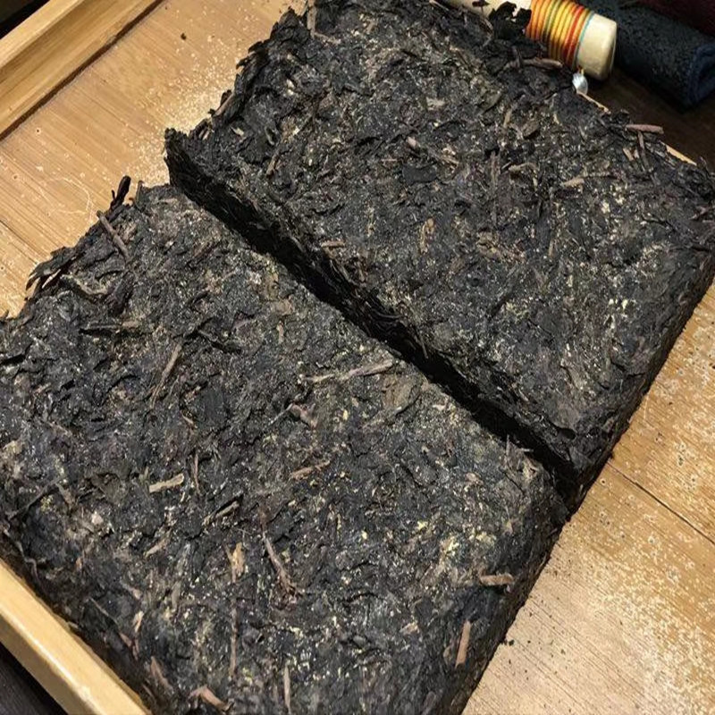 2007年湖南安化黑茶老茶砖：湘益茯茶的时光韵味，800g金花茯砖茶的珍藏之旅