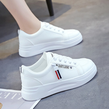 Genuine leather white shoes for women flat soles 2024 spring and autumn new style super hot lightweight casual sneakers mesh travel sports shoes