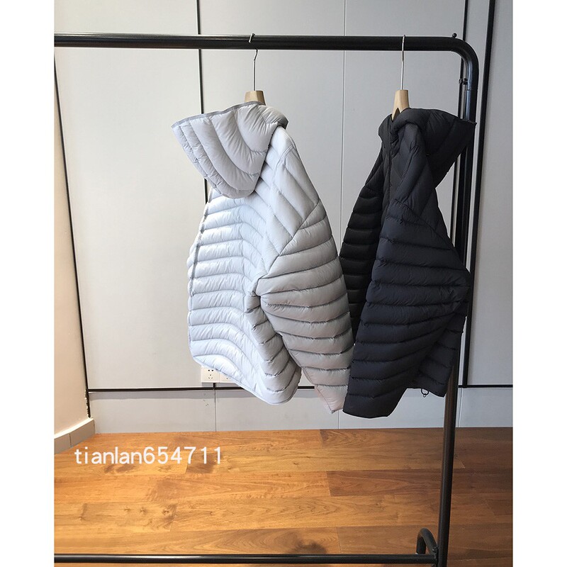 Anchudss Stylish and Bold 3D Turtle Back Design 90% White Goose down Hooded Lightweight Short down Jacket