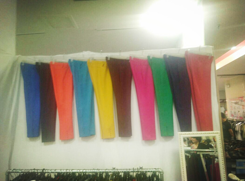 Korea Han Yi Jin Yi Quan Shen 13042-2 Colorful Buttoned Nine-Point Women's Pants
