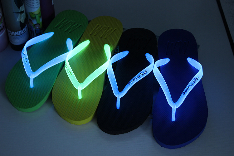 Ánh sáng ban đêm vài flip- flops sáng bóng dép nam giới và phụ nữ thời trang dép đi trong nhà bãi biển giày mới dép quai ngang adidas