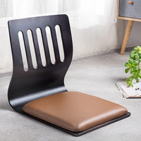 Черный ореховый орех пять -яма, сидящий