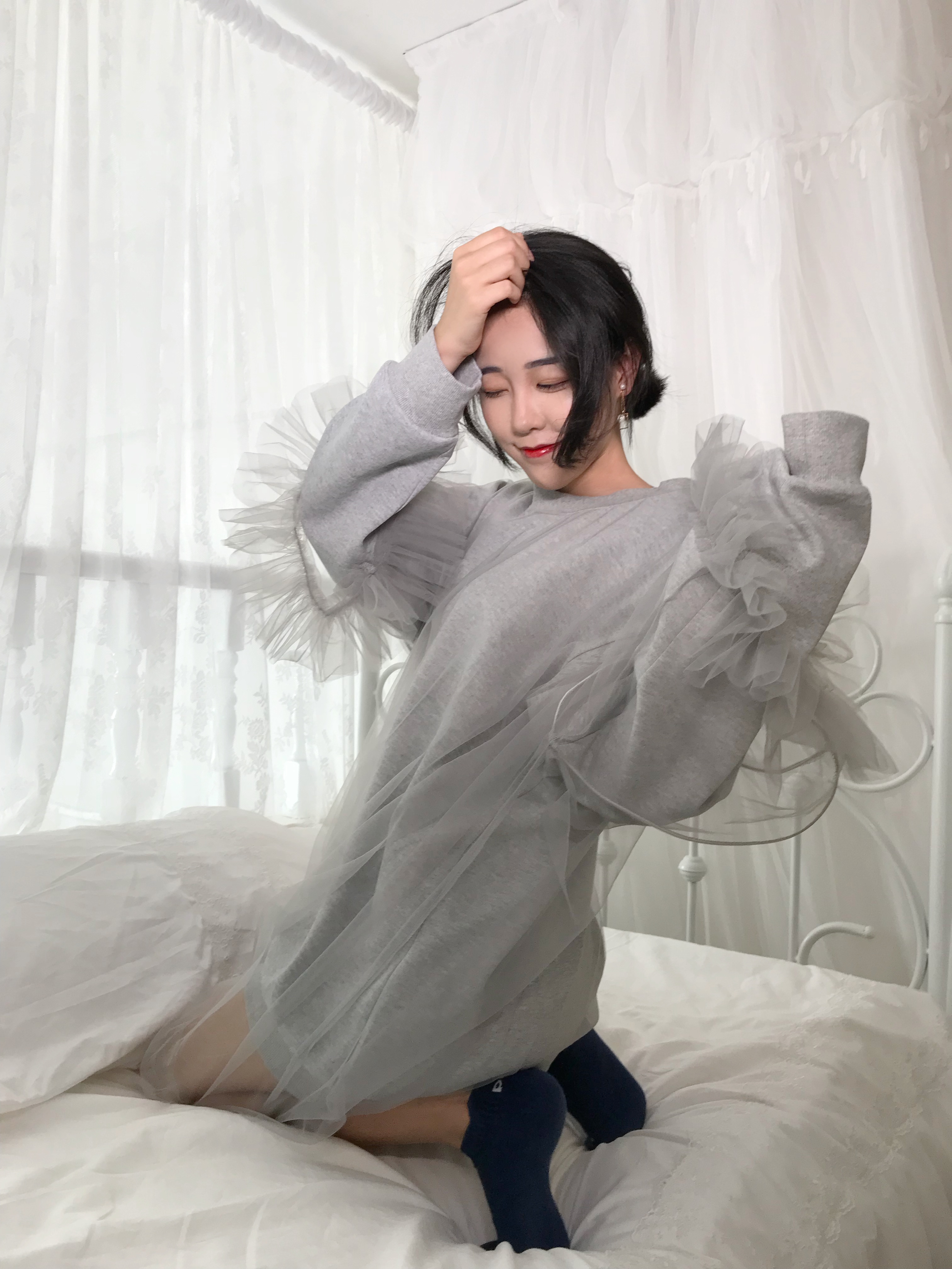 ZOOM 2018 mùa xuân của phụ nữ mới trí tuệ cổ tích * với màu xám thiên nga dài tay vòng cổ áo len shop đầm đẹp