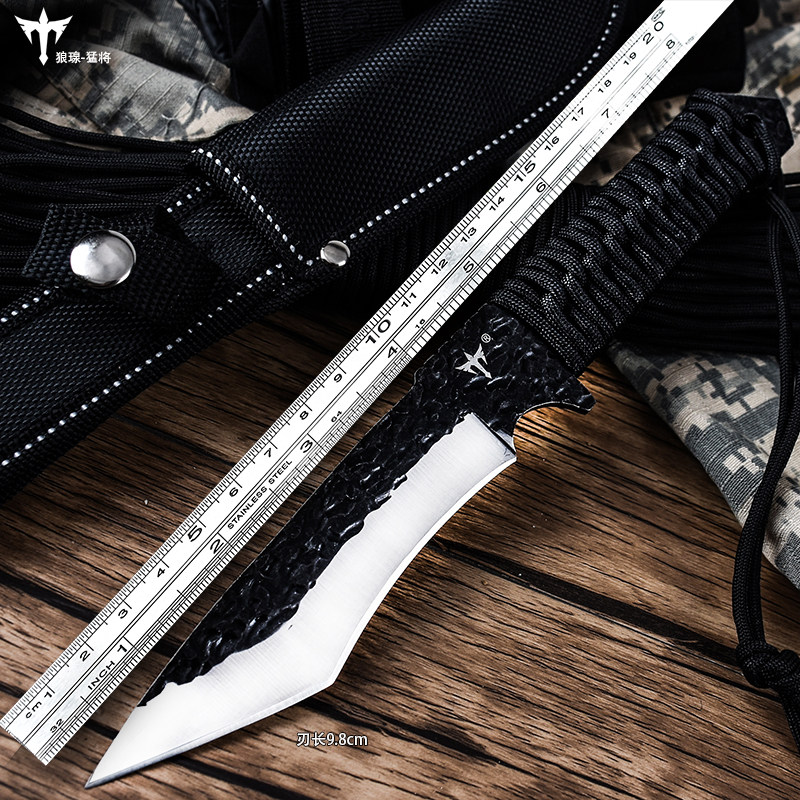 Small knives for special purpose knives in the wild