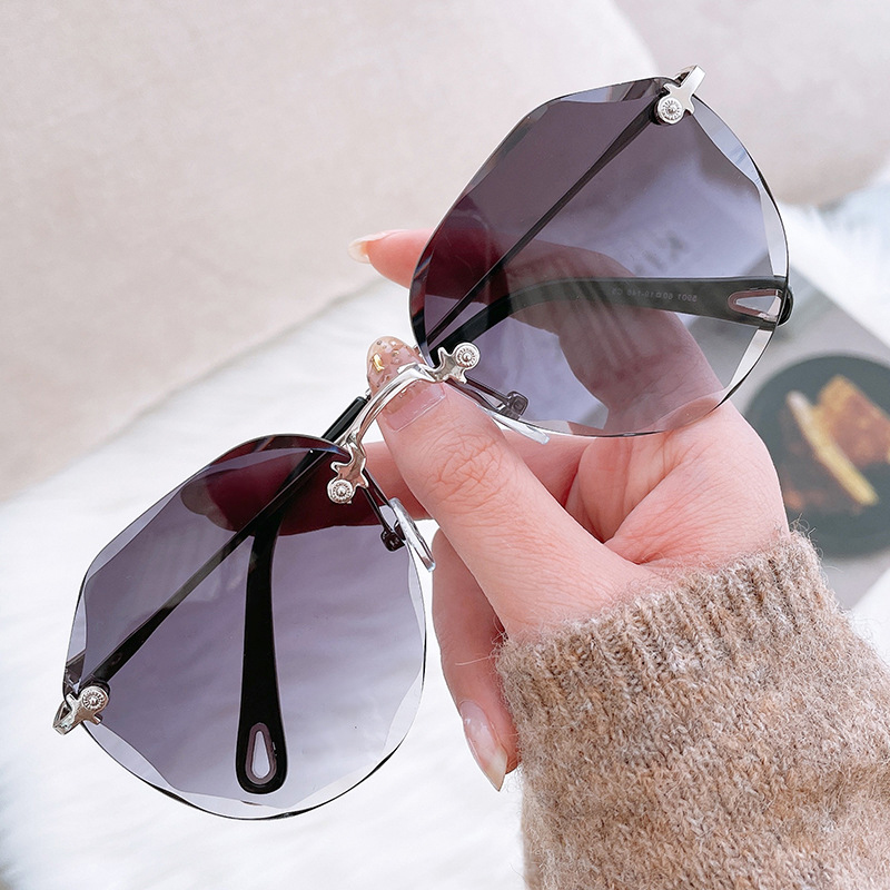 Sunglasses women's 2022 new anti-UV sunglasses female senior sens big face slim glasses female Korean version