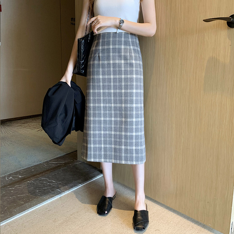 2021 spring and summer new wool plaid with sweater skirt women's medium and long version of retro high waist straight skirt one-step skirt