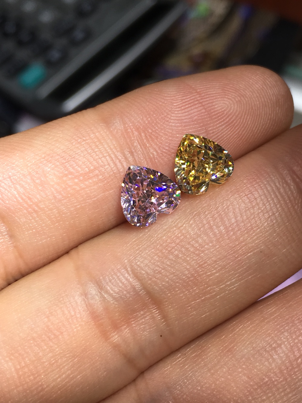 Customized heart shaped 8MM color zircon large stone pink import zirconia yellow zircon pink diamond yellow diamond substitute