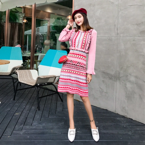 Осеннее трикотажное платье, розовый лонгслив, юбка, 2018, в корейском стиле, в стиле Шанель, яркий броский стиль, по фигуре