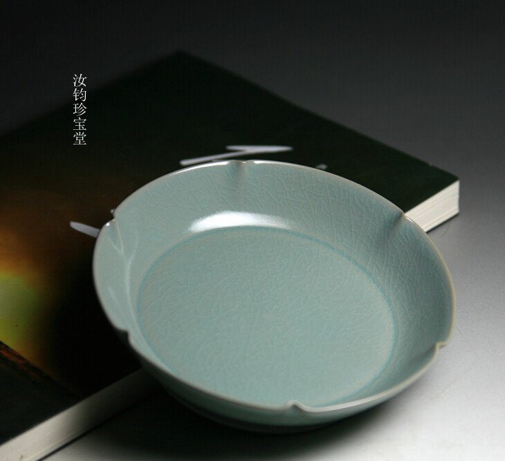 Northern Song Dynasty Ru kiln sky blue glaze hand-drawn embryo sunflower wash Wang Junzi hand signed early