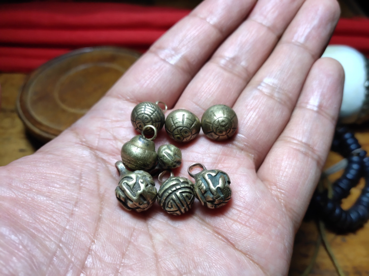 Hide area old objects brass buttons Old Buttons old buttons Hide Spread of bronzes Bronze Ware Ancient Beads of the Pearl Beads Sky Beads