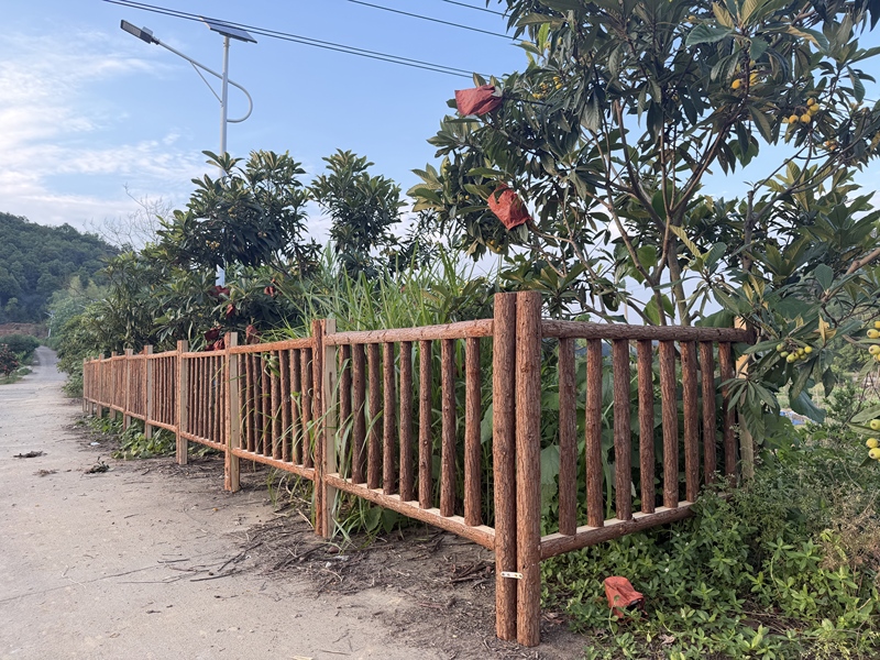 Outdoor Anti-Corrosion Cedar Wood Fence for Homestay Courtyard Decoration, Scenic Area Camping Site Partition Fence, Villa Natural Wood Fence Outdoor Anti-Corrosion Cedar Wood Fence for Homestay Courtyard Decoration, Scenic Area Camping Site Partition Fence, Villa Natural Wood Fence