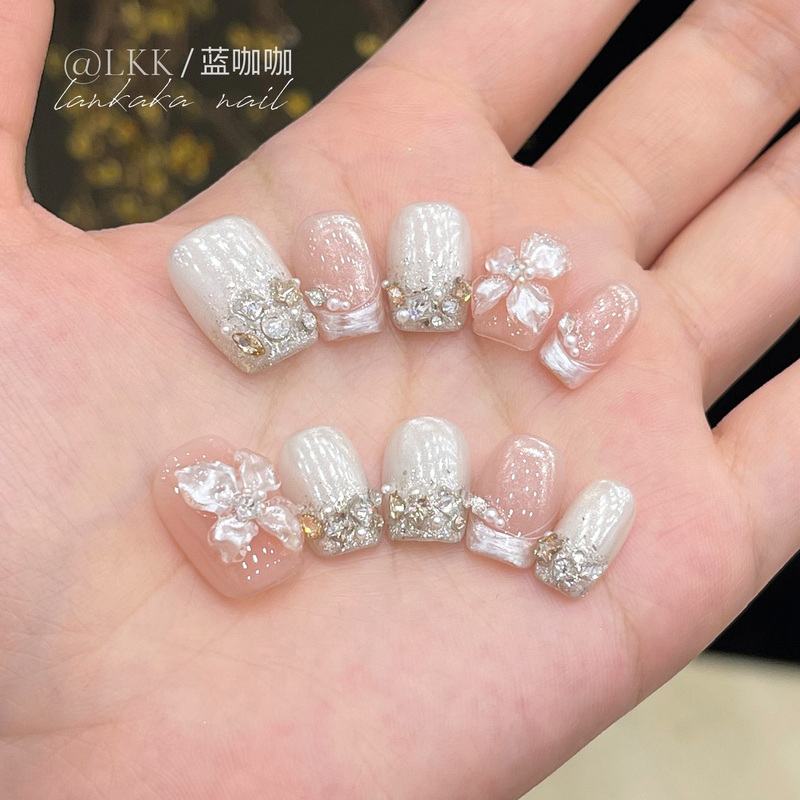 Hailey's Short, High-End, Hand-Carved Wearable Nail Art 2026 New French Cat-Eye Nail Stickers