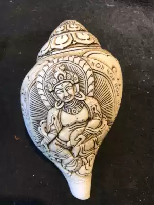 Nepal hand-carved yellow Caishen natural right-handed conch can blow the Buddhist temple offering instruments