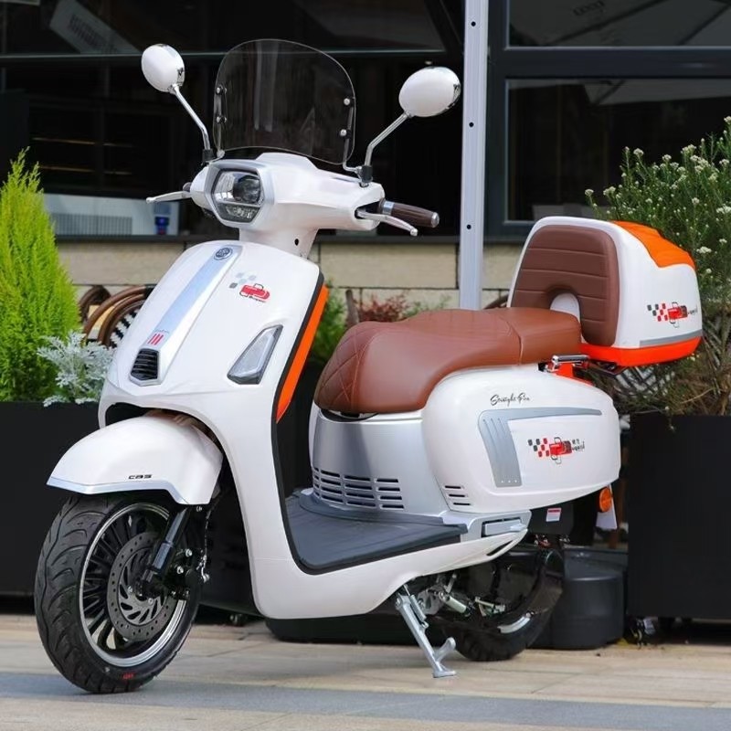 嘉陵嘉鵬125ブガッティスクーターバイク、国家排出ガス基準IV、電子燃料噴射、燃費効率が良く、女性にも適しており、登録可能