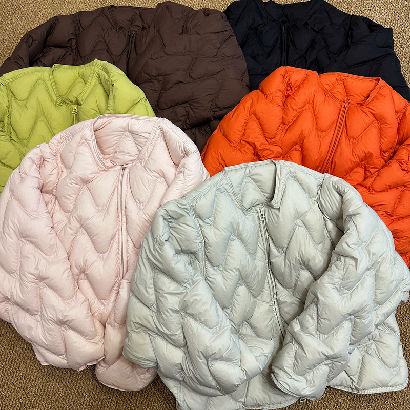 Round Neck Puffy Short down Jacket for Women 2026 Winter New Style Simple Wave Pattern Lightweight 90 White Duck down Coat Trendy
