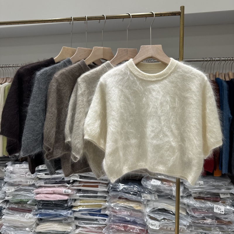 European-Style Fashionable Bat-Shaped Short Pullover Knit Top, Fashionable Short-Sleeved Cropped Top with Exposed Waist and Brushed Finish, Autumn 8085