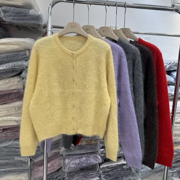 Korean-Style Atmospheric Round-Neck Gold-Buttoned Fleece Wool Knit Cardigan for Women, Soft and Plush, Age-Reducing Sweater Coat