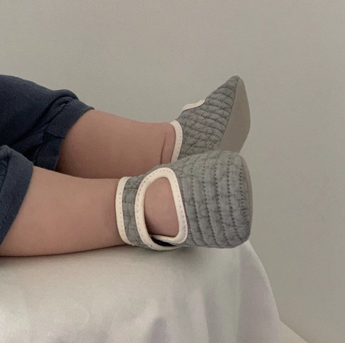 Детская демисезонная хлопковая обувь для раннего возраста подходит для мужчин и женщин для принцессы для выхода на улицу, мягкая подошва