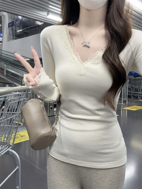 Pure Desire Style Lace Patchwork V-Neck Soft Fleece Long-Sleeve T-Shirt for Women, New Autumn and Winter Slim Fit Spicy Girl Base Shirt for Women
