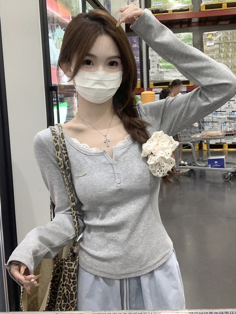 Pure Desire Lace Splicing Half-Open Collar Button Design Long-Sleeve T-Shirt for Women, New Spring Korean Style Gray Short Top