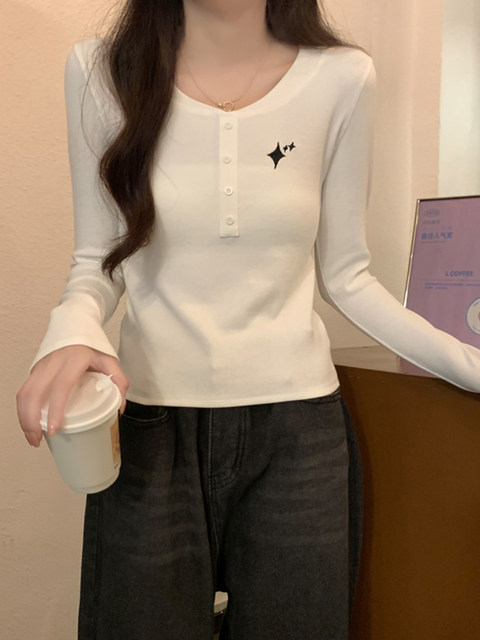 Personalized Star Embroidery Button-Down Round Neck Black Ribbed T-Shirt for Women, New Spring Korean Style Slim-Fit Base Shirt for Commuting