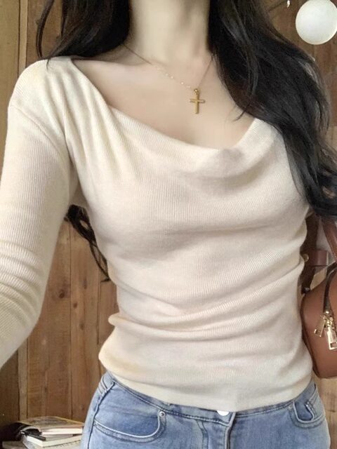 Pure and Alluring Off-The-Shoulder Long-Sleeve Soft Sweater for Women, New Autumn Style, Unique Versatile One-Shoulder Slim-Fit Knit Top