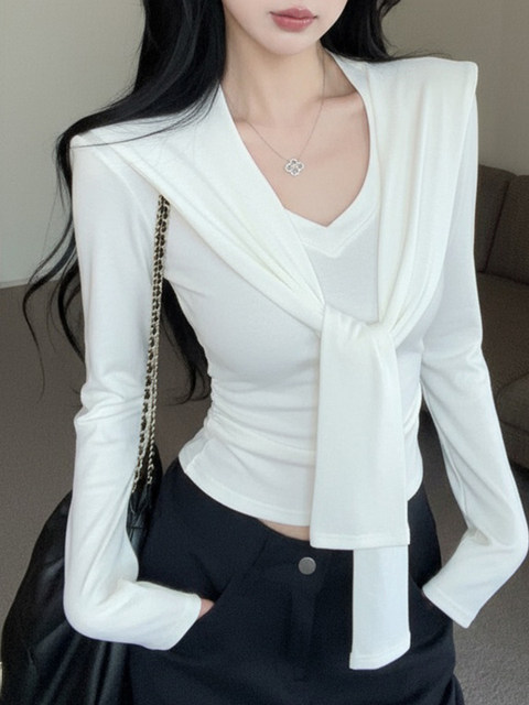 Pure Desire Hot Girl V-Neck Long Sleeve T-Shirt and Shawl Two-Piece Set for Women, New Winter Design with Ruched Waist Short Top