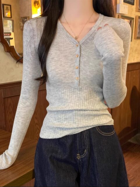 Korean Style Button V-Neck Slim Fit Soft Knit Sweater for Women 2025 Autumn New Simple and Stylish Long-Sleeve Base Sweater