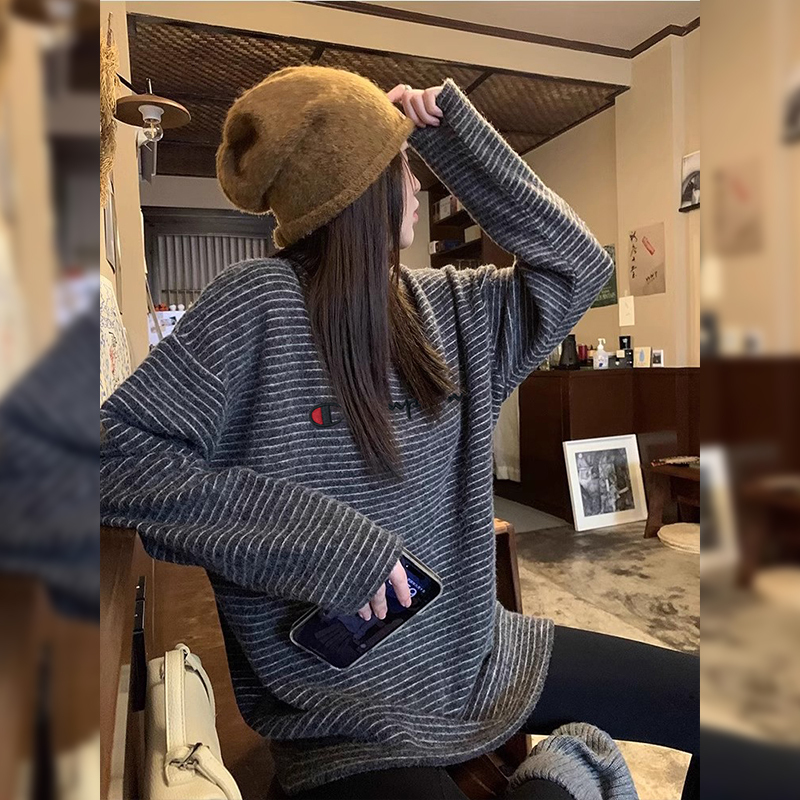 Japanese Style Champion Autumn and Winter Trendy Brand Thickened Brushed Striped Long-Sleeve T-Shirt for Women, Lazy Loose Fit, Slimming Base Shirt Top Japanese Style Champion Autumn and Winter Trendy Brand Thickened Brushed Striped Long-Sleeve T-Shirt for Women, Lazy Loose Fit, Slimming Base Shirt Top