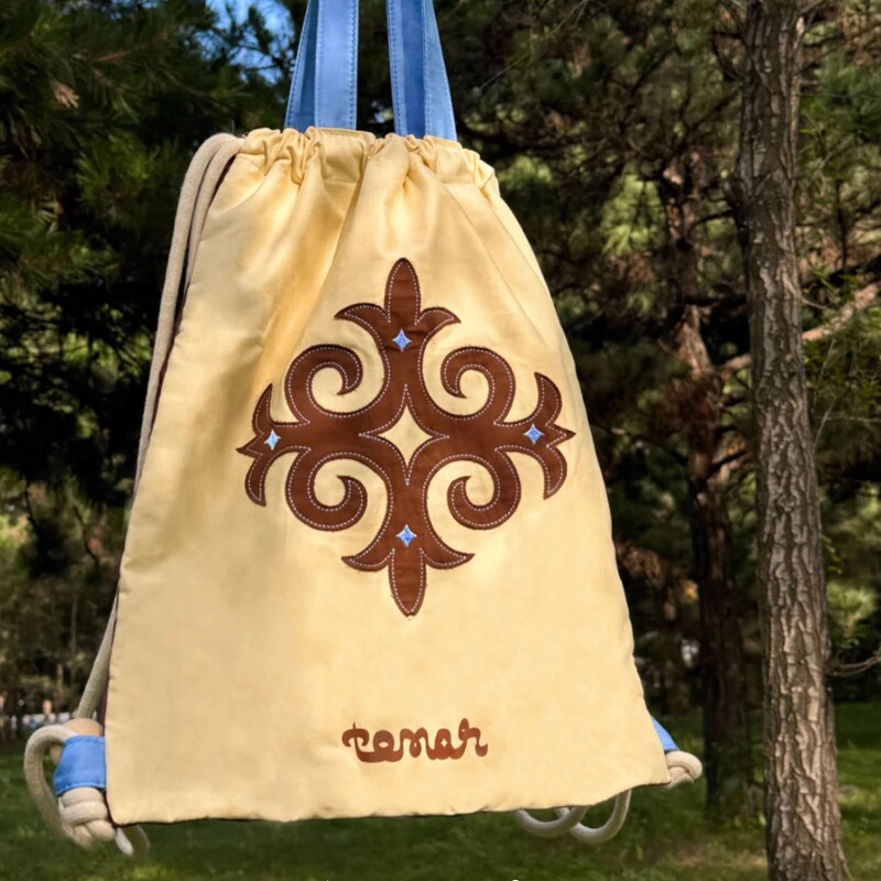 Homeland Tattoo: Kazakh Nomadic Color-Block Design Drawstring Tote Bag