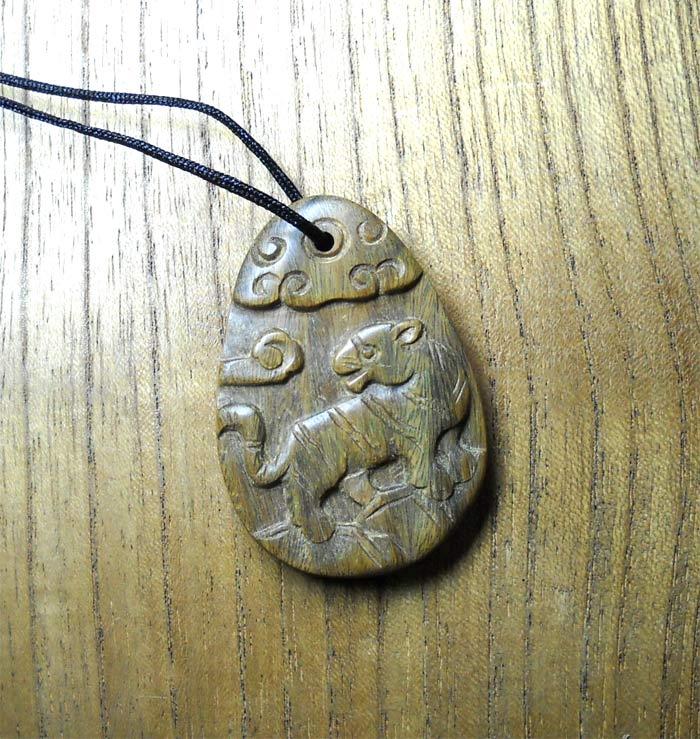 Green sandalwood Zodiac pendant Rat, Ox, Tiger, Rabbit, Dragon, Snake, Horse, Sheep, Monkey, Rooster, Dog, Pig wood pendant can be engraved
