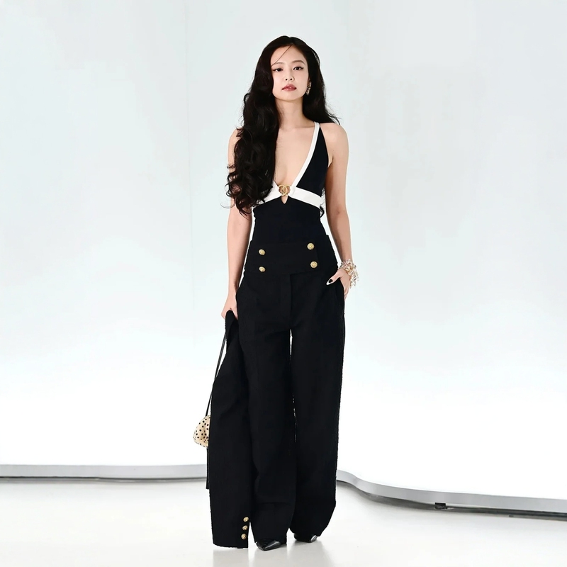 Jennie-Style Fashionable Color-Block Deep V Chanel-Style Suit with Tank Top and Casual Wide-Leg Pants