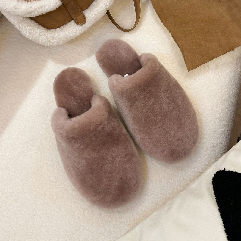 2026 Luxury Women's Slippers for Autumn and Winter, Sheepskin Integrated Fur Slippers for Outdoor and Indoor Use, Warm Closed-Toe Slippers 2026 Luxury Women's Slippers for Autumn and Winter, Sheepskin Integrated Fur Slippers for Outdoor and Indoor Use, Warm Closed-Toe Slippers