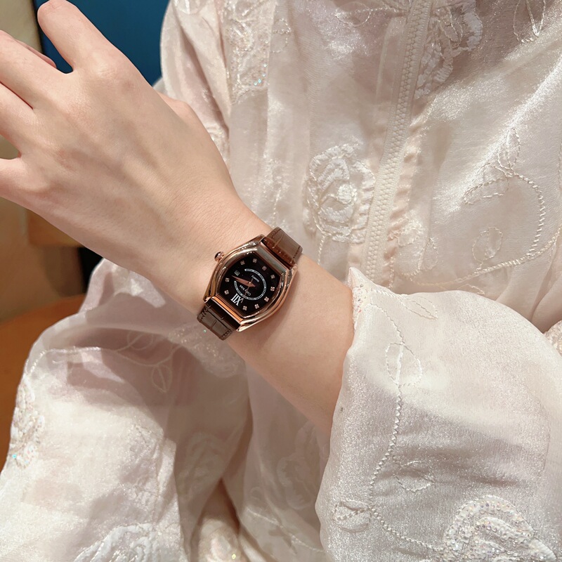 2026 New Model Crocodile Pattern Strap Barrel-Shaped Starry Sky Dial with Calendar Waterproof Watch Fashionable Women's Watch