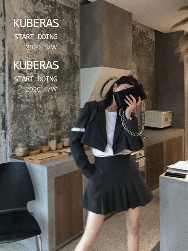 Ретро короткий пиджак классического кроя, юбка в складку, комплект, свободный крой, отрывной лист, по фигуре