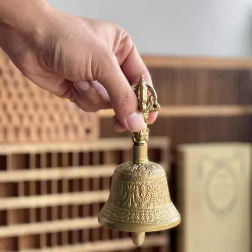 Индийские латунные ручные колокольчики и печенье западные рестораны, портивные колокольчики и печенья, портивные колокольчики и печенье, живая вещательная комната