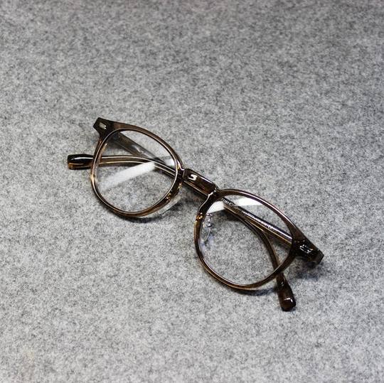 Artistic Young Men and Women Frosted Brown Transparent Plain Glasses