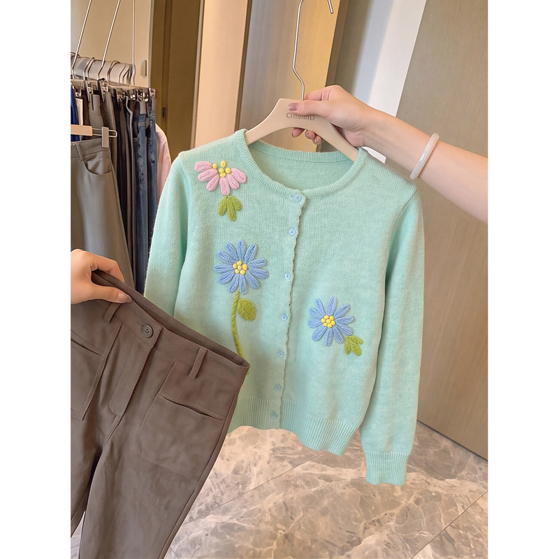 Embroidered Floral Round-Neck Long-Sleeved Knitted Cardigan for Women in Autumn, Loose-Fitting Korean Style Sweet and Lazy Outerwear Sweater Top Embroidered Floral Round-Neck Long-Sleeved Knitted Cardigan for Women in Autumn, Loose-Fitting Korean Style Sweet and Lazy Outerwear Sweater Top
