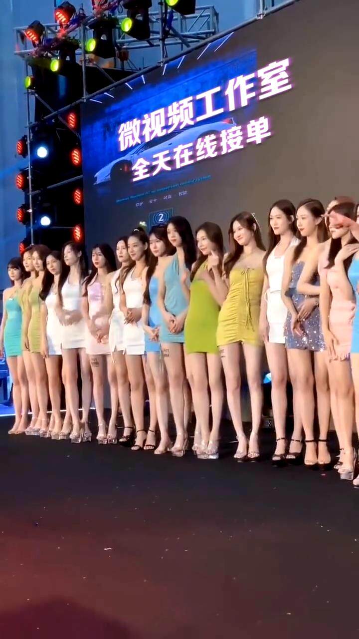 一群美女背景改字