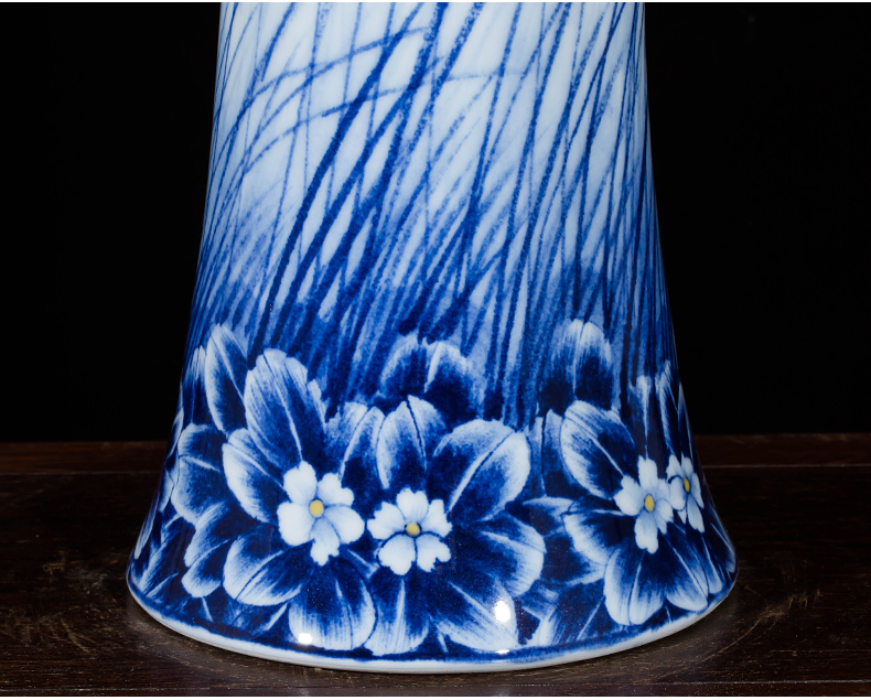 The Master of jingdezhen ceramics hand - made large blue and white porcelain vase Chinese wine porch sitting room adornment is placed