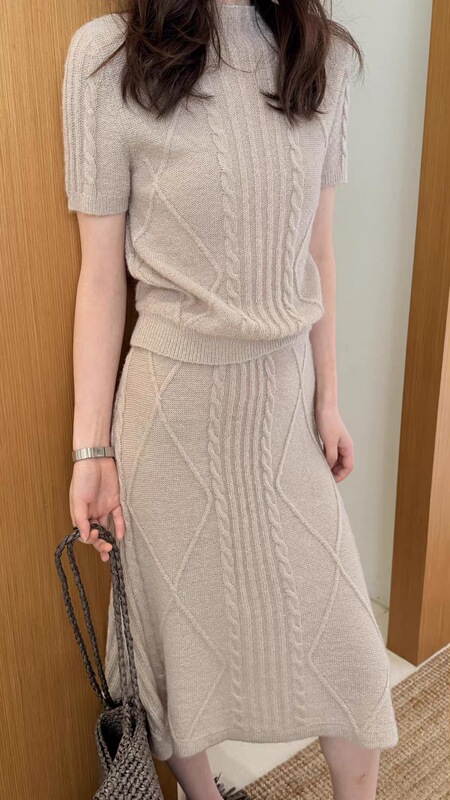 Hera Fashionable and Stylish Sweater Set 2026 Autumn Half-High Collar Short-Sleeved Knit + Mid-Length A-Line Sweater Dress Hera Fashionable and Stylish Sweater Set 2026 Autumn Half-High Collar Short-Sleeved Knit + Mid-Length A-Line Sweater Dress