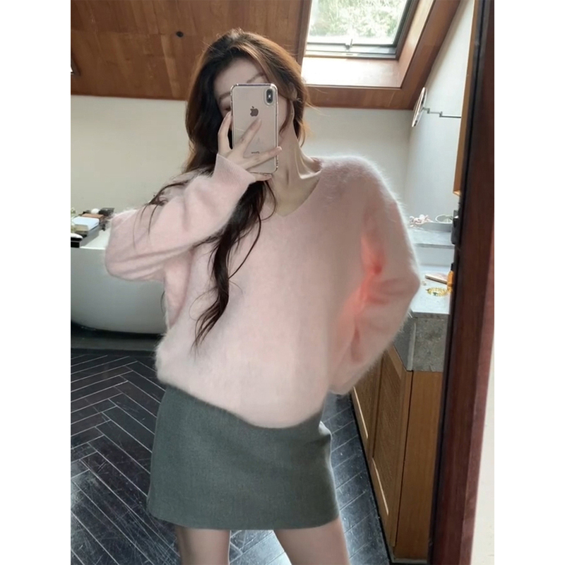 Gentle Pink V-Neck Mohair Sweater for Women in Autumn and Winter, Soft and Cozy, Lazy and Loose-Fitting, Atmospheric Knitted Top Gentle Pink V-Neck Mohair Sweater for Women in Autumn and Winter, Soft and Cozy, Lazy and Loose-Fitting, Atmospheric Knitted Top