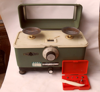 Old instruments, old tools, torsion balance