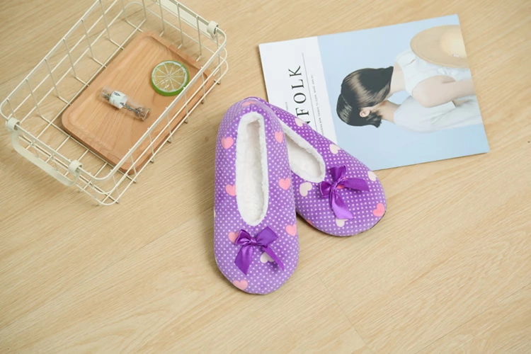 Mùa thu và mùa đông phụ nữ trưởng thành vớ nhà giáo dục sớm vớ chống trượt và giày nhung dày tháng và bộ vớ