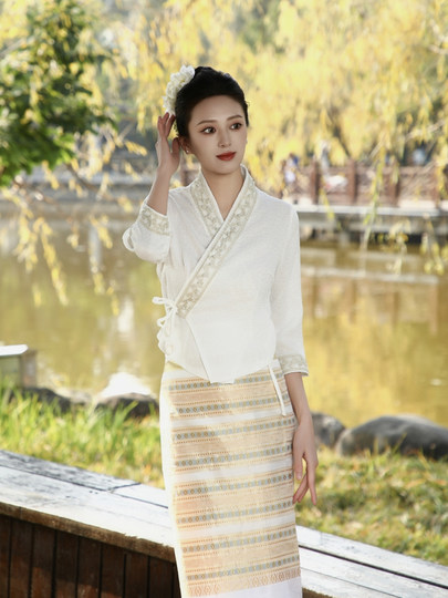 Mangas tres cuartos Falda de tubo Yunnan Dai Festival de salpicaduras de agua Traje Dai Ropa étnica característica Ropa de trabajo Ropa de mujer Dai