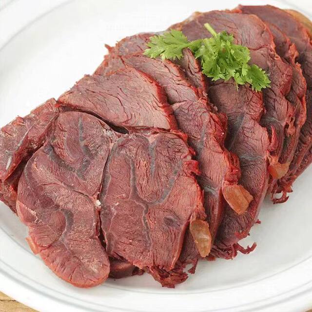 Three Squirrels Braised Beef in Sauce 100G/Bag, Trial Pack, Five-Spice Flavor, Snack to Pair with Alcohol, Specialty Braised Food